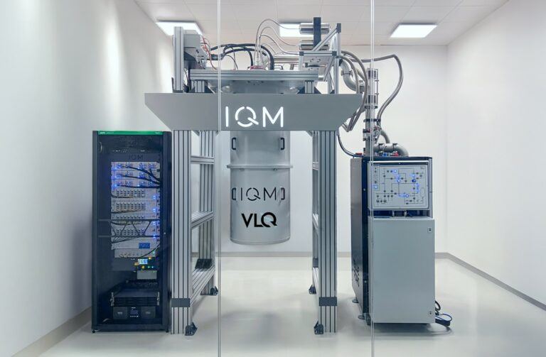 Das LUMI-Q-Konsortium stellt den VLQ-Quantencomputer für die tschechische und europäische Wissenschaftsgemeinschaft vor