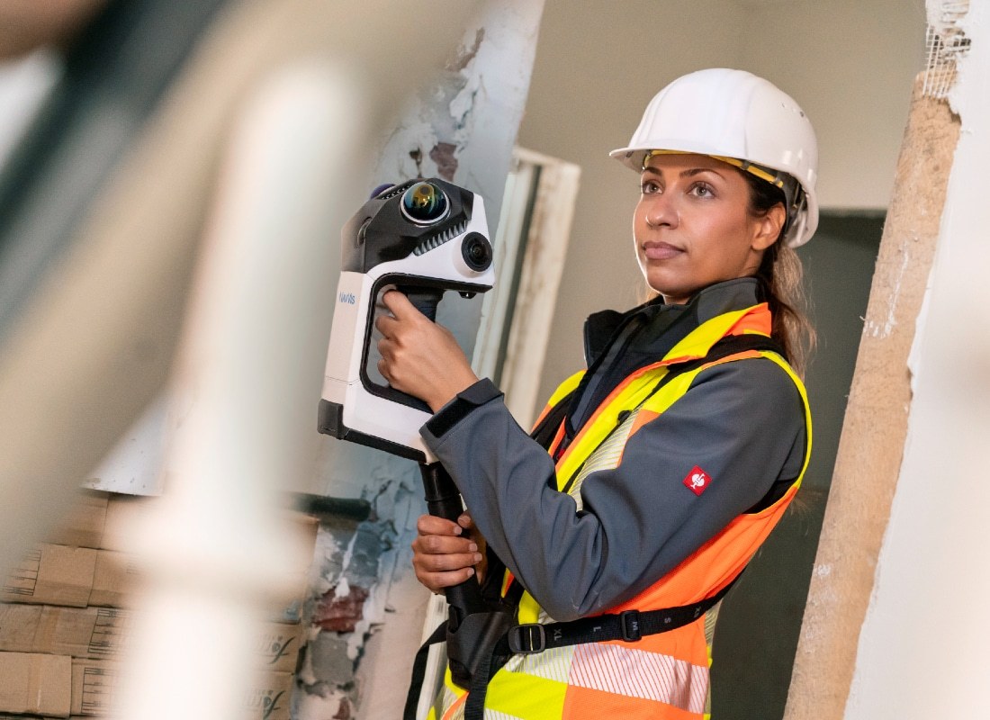 Das Bildmotiob zeigt das neue NavVis Produkt CLX. Ein kompaktes Handheld-Gerät